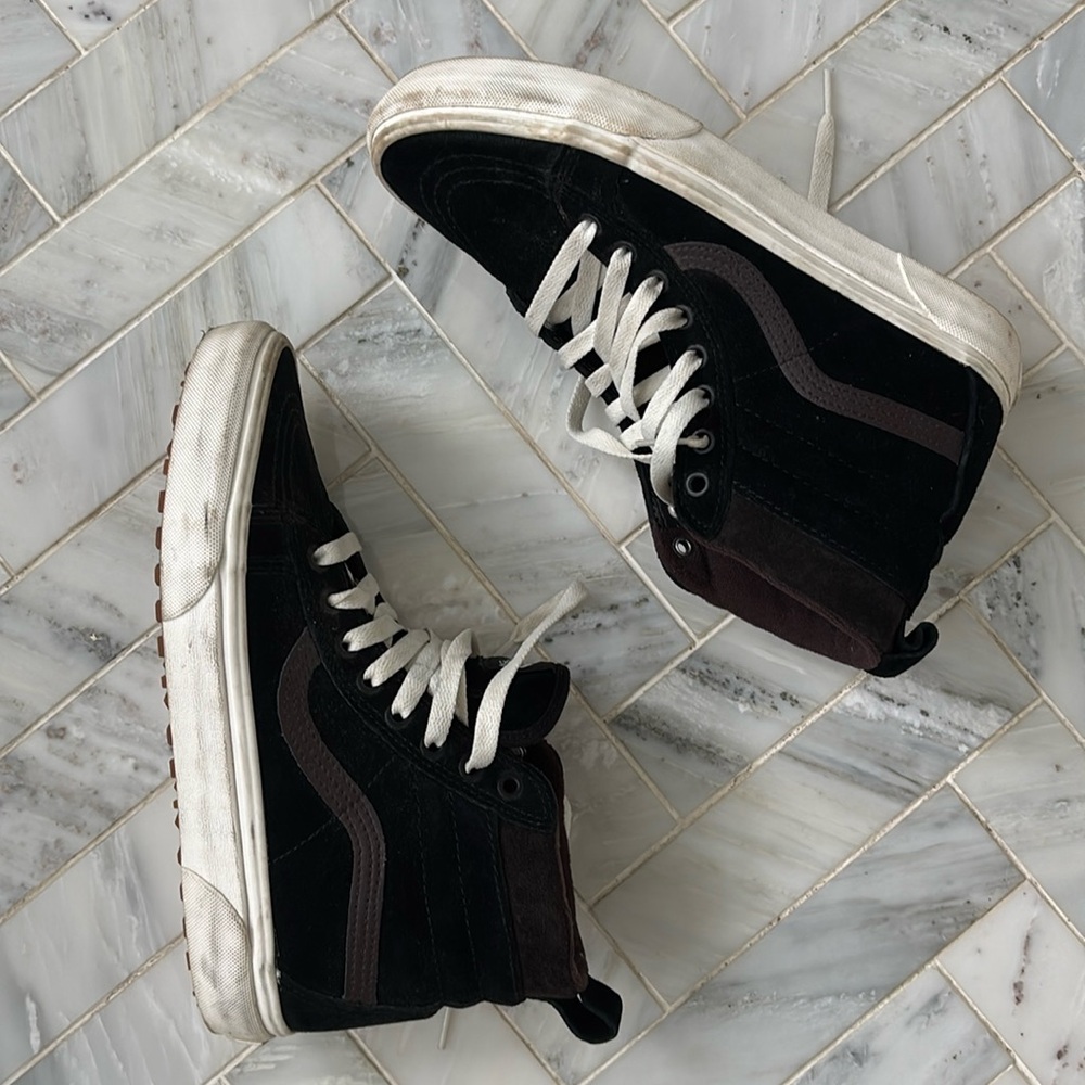 Mens Vans Suede hitop sneakers! Like new!